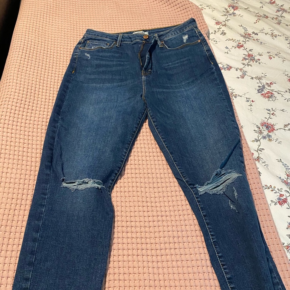 Forever 21 distressed jeans 31